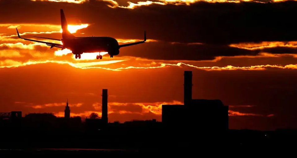 Глобальные авиакомпании более чем удваивают прогноз прибыли на 2023 год
