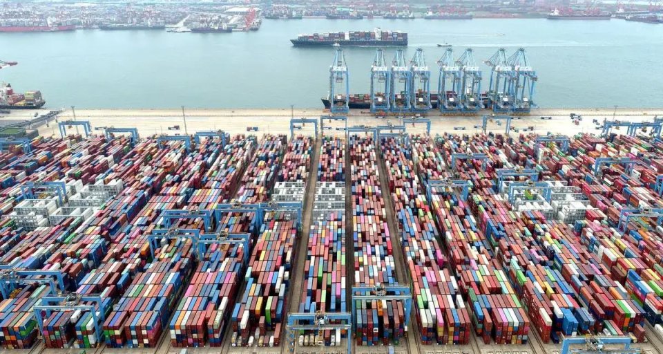 Китайские экспорты рухнули в мае из-за ослабления глобального спроса