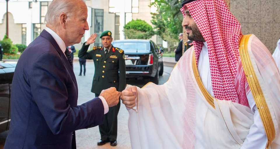 Байден пытается увлечь принца-наследника Саудовской Аравии с помощью инвестиций, несмотря на прежние угрозы