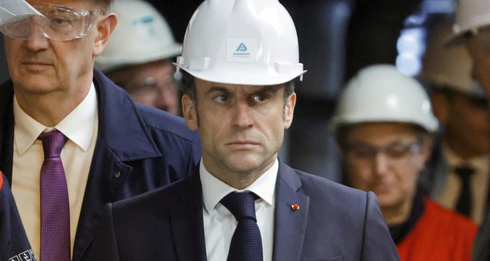 Макрон обещает восстановить заводы и усилить экономику Франции, пострадавшую от протестов против пенсионной реформы