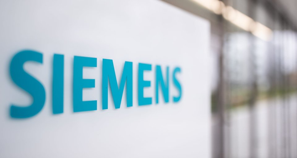Siemens повышает прогноз на весь год после превышения прогнозов продаж во втором квартале