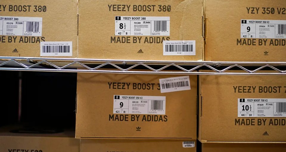 Adidas не знает что делать с непроданными кроссовками Yeezy на $1,3 млрд