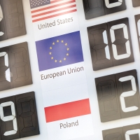 Евро торгуется на отметке ниже 72 рублей впервые с 9 апреля