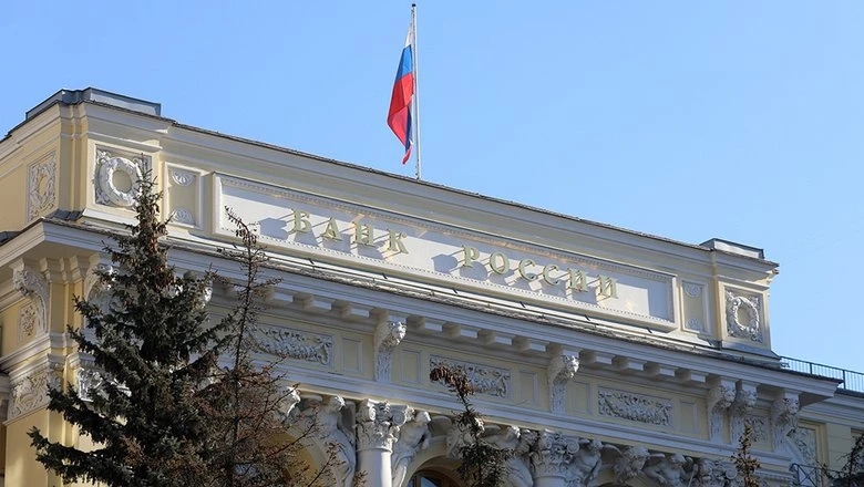 Центробанк: в марте россияне забрали со счетов почти $10 млрд