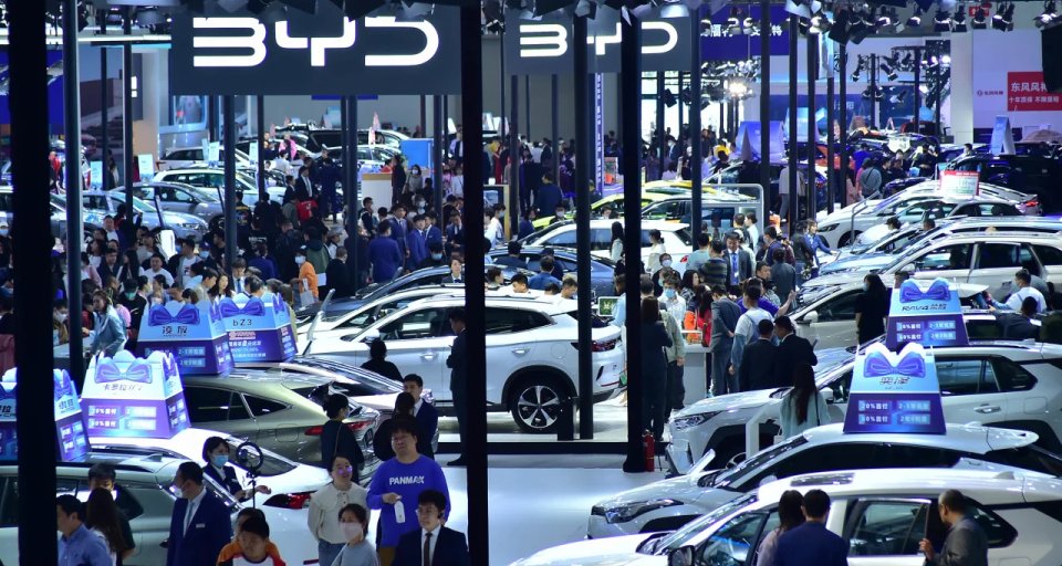 Китайский автопроизводитель BYD начинает производство электромобилей во Вьетнаме
