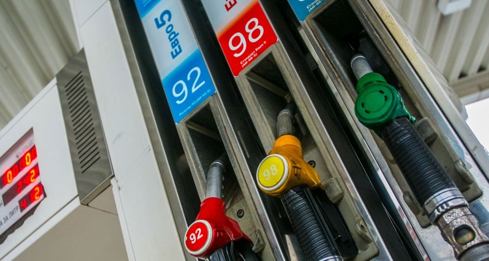 Цены на бензин в России не будут снижаться
