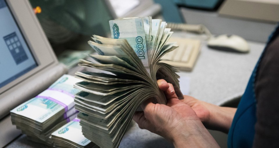 Миллиарды рублей ушли из казны на не целевые покупки чиновников