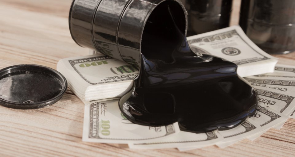 Нефть подорожала, но курс доллара стабилен к рублю