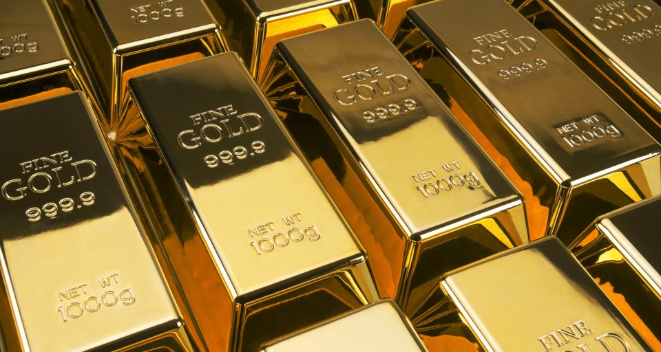 Противостояние двух мировых экономик обернулось высоким спросом на золото