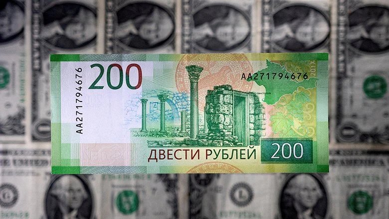 Курсы доллара и евро резко выросли до 70 и 74 рублей