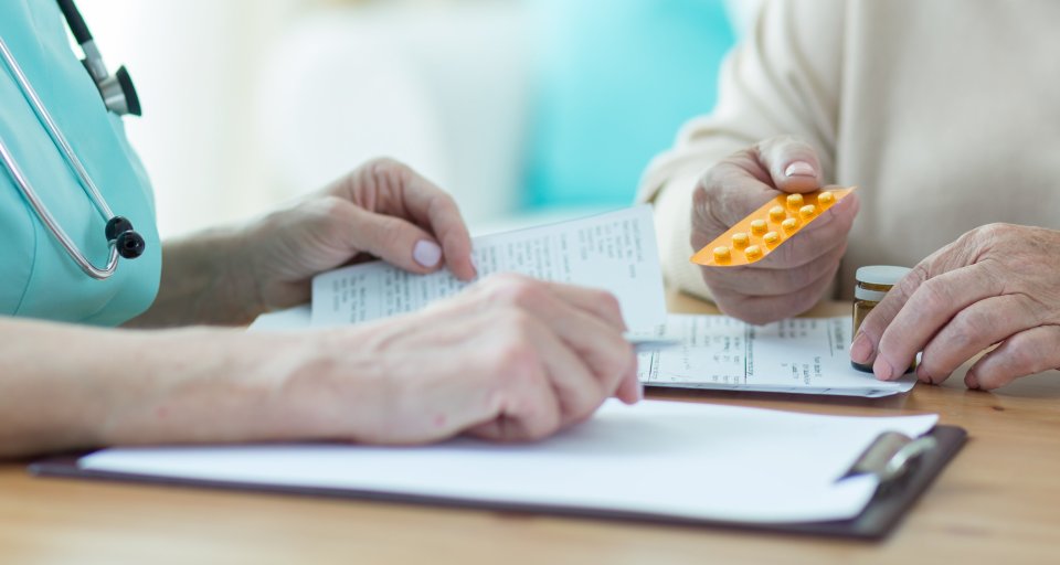 Компенсация инвалидам за отказ от бесплатных лекарств: особенности и порядок предоставления