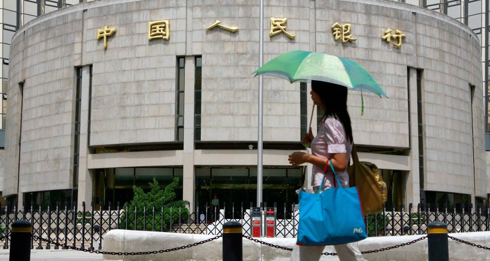 ЦБ Китая продолжает искусственно снижать курс юаня