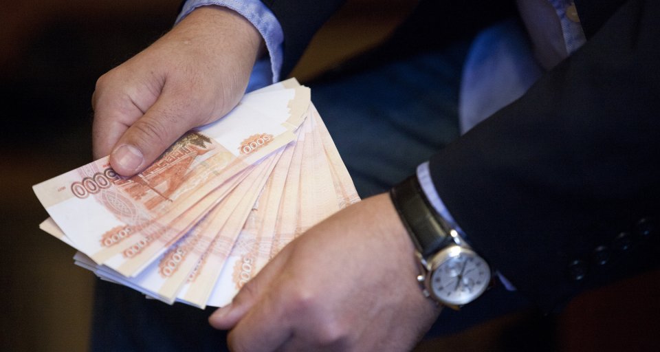 Более 10-ти тысяч россиян зарабатывают за месяц больше миллиона