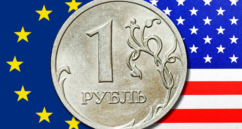 Рубль к паре евро/доллар обновил минимум с 2016 года