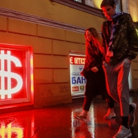 Курсы доллара и евро достигли 113 и 127 рублей