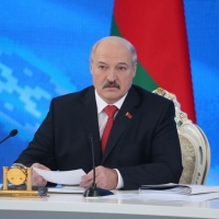 Александр Григорьевич Лукашенко: биография и путь к главе государства