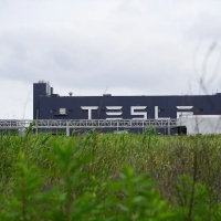 Развитие Tesla в Китае сталкивается с препятствиями из-за перепроизводства в отрасли