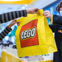 LEGO останавливает поставки в Россию