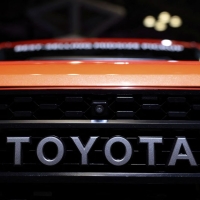 Toyota планирует увеличить прибыль на 10% и развивать продажи электромобилей