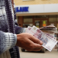 Задолженность россиян перед банками за полгода выросла на 1.33 трлн. руб.