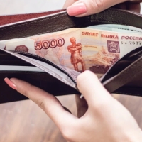 Кому из россиян повысят зарплату в 2023 году